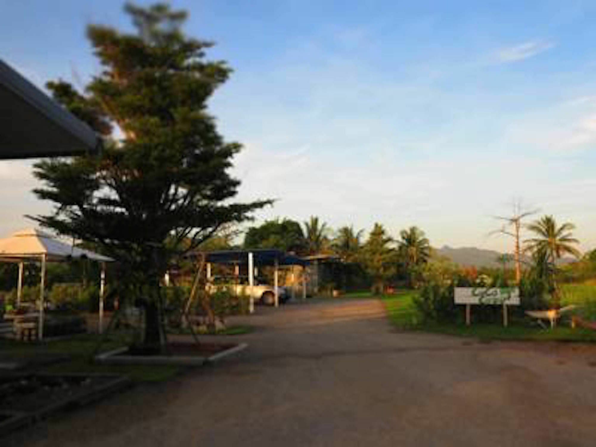 Appartamento Coco Coozy Kanchanaburi Esterno foto