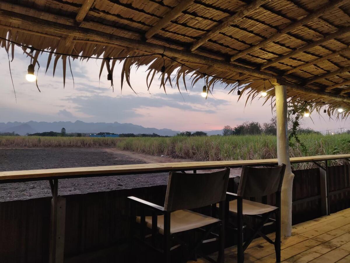 Appartamento Coco Coozy Kanchanaburi Esterno foto